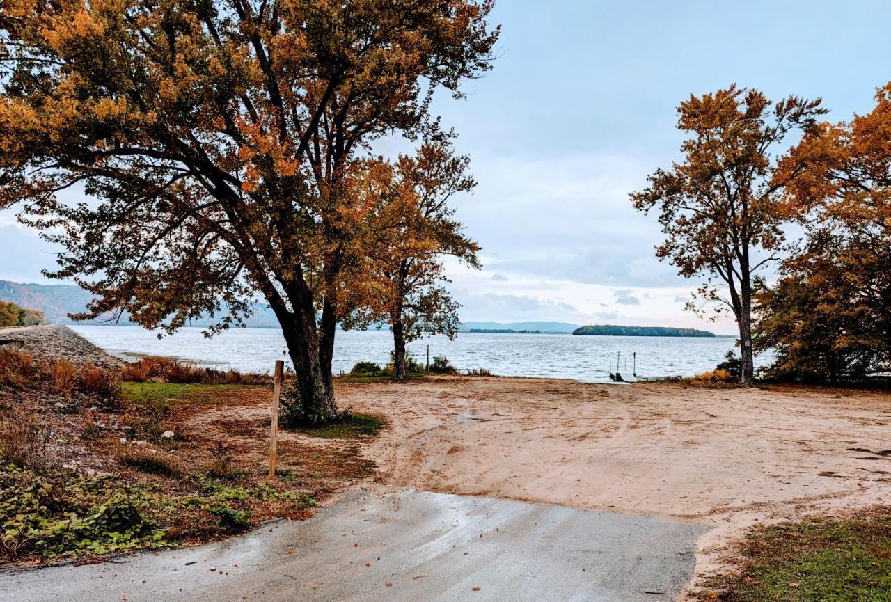 French Island Whot Tub, Kayak, Lake View, Ev La Crosse Exterior photo